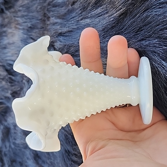 VINTAGE HOBNAIL MILK GLASS FLUTED RAFFLE VASE . - Picture 6 of 6